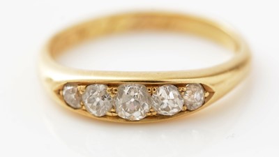 Lot 416 - A Victorian five stone diamond ring
