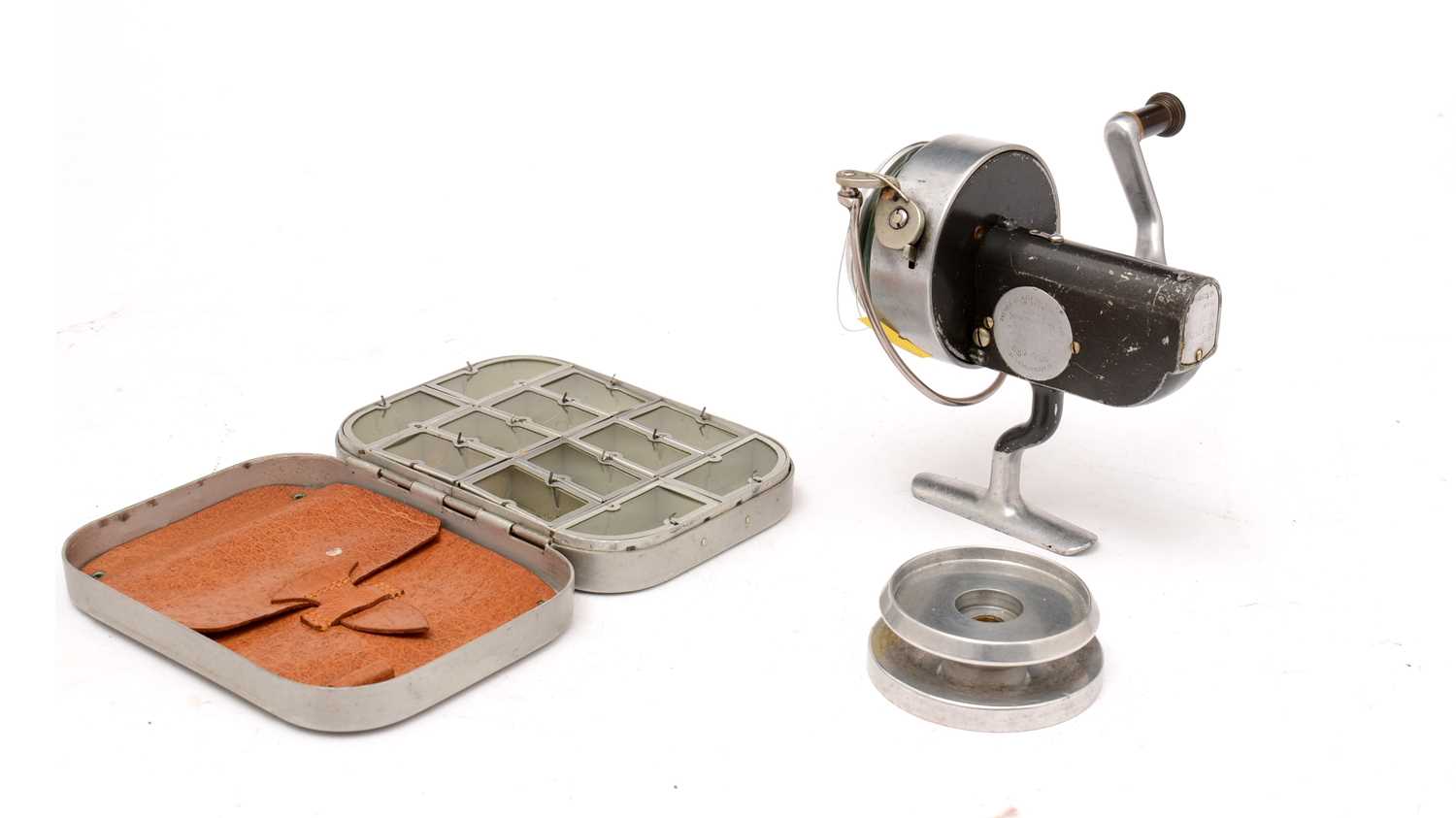 Lot 172 - A Hardy Brothers Ltd spinning reel "The Altex" and a fly box