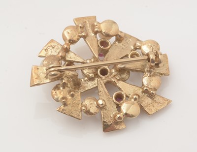 Lot 131 - A 9ct yellow gold brooch set with cultured pearls and rubies