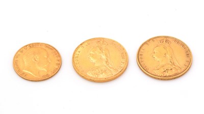 Lot 164 - Two Queen Victoria gold sovereigns, and an Edward VII gold half sovereign