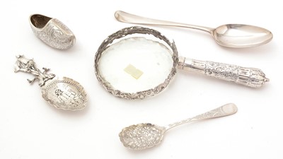 Lot 208 - A selection of silver items