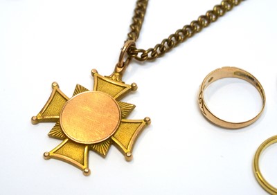 Lot 219 - Gold rings, chain and pendant