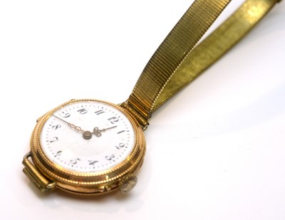Lot 194 - A 14ct yellow gold cased wristwatch