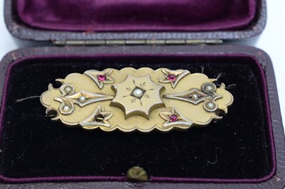 Lot 127 - A selection of Edwardian and style brooches, and a tie pin.