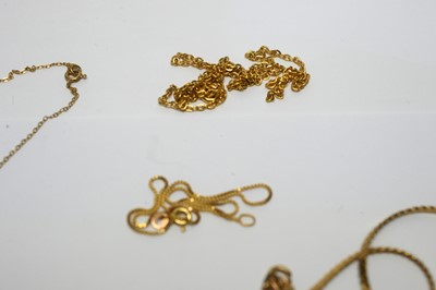 Lot 162 - A selection of 9ct yellow gold chains