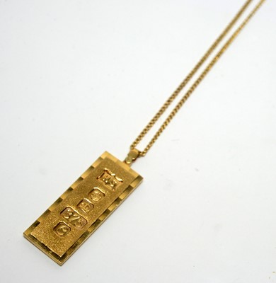 Lot 137 - A 9ct yellow gold ingot pendant, on gold chain
