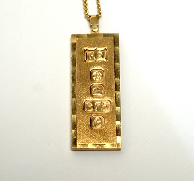 Lot 137 - A 9ct yellow gold ingot pendant, on gold chain