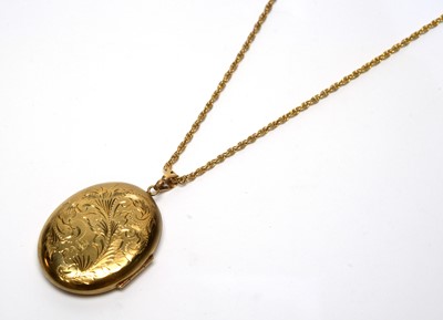 Lot 141 - A 9ct yellow gold locket pendant