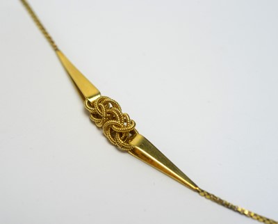Lot 143 - A 9ct yellow gold necklace