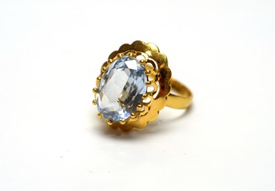 Lot 159 - An spinel ring