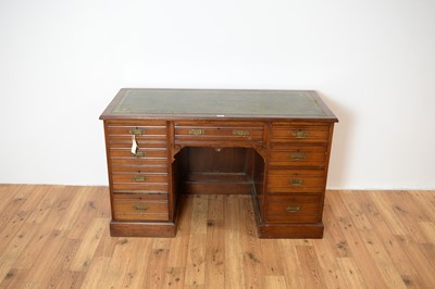 Lot 29 - An early 20th century Edwardian mahogany writing desk.
