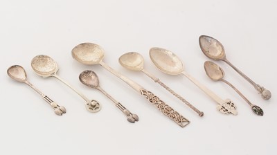 Lot 127 - Decorative arts silver spoons