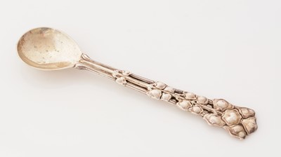 Lot 128 - An Edwardian silver cast spoon