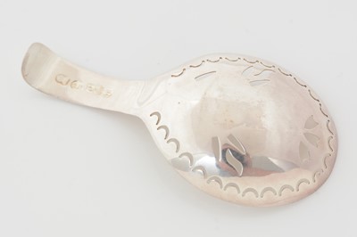Lot 170 - A George III silver caddy spoon