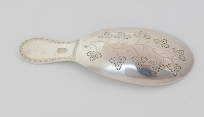 Lot 176 - A George III silver caddy spoon
