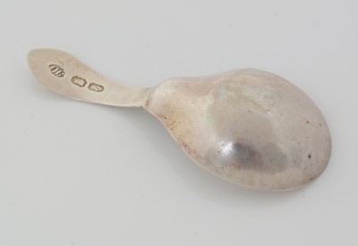 Lot 186 - A George III Irish silver caddy spoon