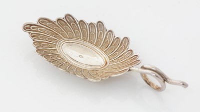Lot 189 - A George III silver caddy spoon