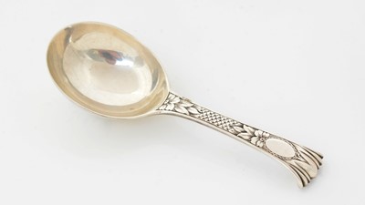 Lot 201 - A Victorian silver caddy spoon