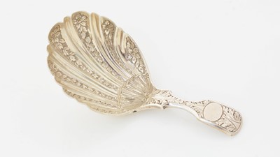 Lot 206 - A William IV silver fiddle-pattern caddy spoon