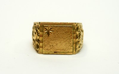 Lot 203 - A 9ct yellow gold signet ring