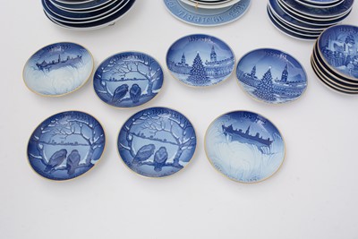 Lot 727 - A quantity of Royal Copenhagen commemorative and Christmas plates across various subjects and sizes.