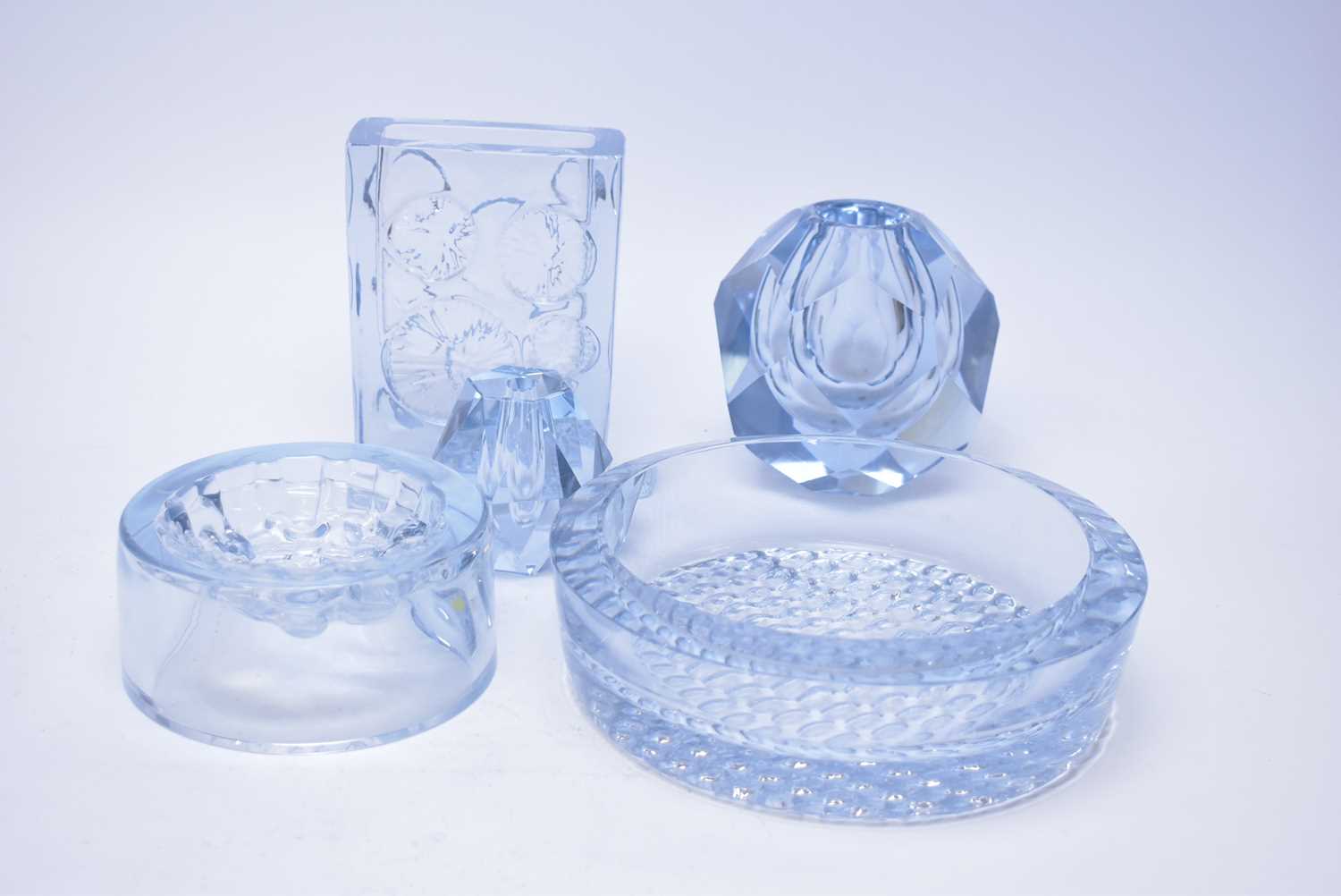 Lot 878 - Strombergshyttan blue ice crystal glass geometric vases and other items