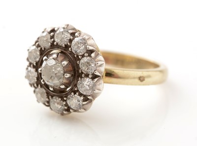 Lot 699 - A Victorian diamond cluster ring