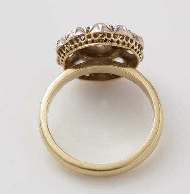 Lot 699 - A Victorian diamond cluster ring