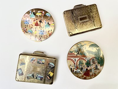Lot 79 - 1940s loose powder novelty compacts influenced by travel and tropical climes