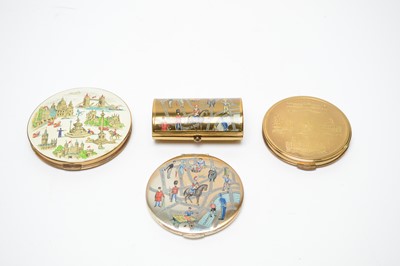 Lot 82 - 1940s loose powder compacts celebrating the City of London