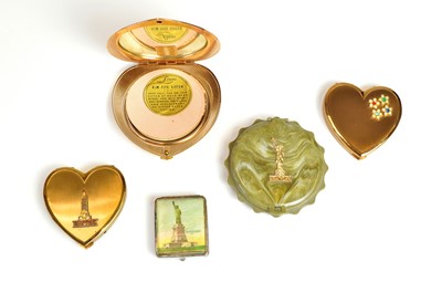 Lot 90 - 1940s and 1950s "I Love New York" themed and American compacts