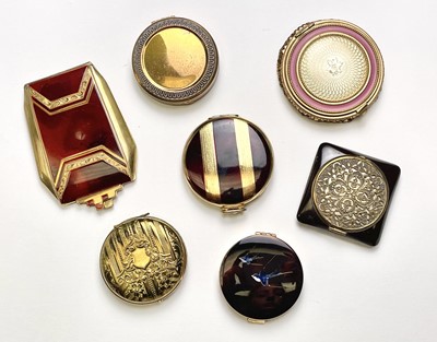 Lot 52 - 1930s powder compacts