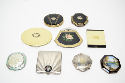 Lot 53 - 1930s Romantic Revival period powder compacts and vanity cases