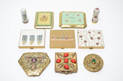Lot 54 - Late 1930s jewelled and glitter-encrusted powder compacts