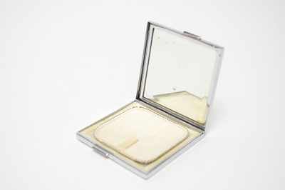 Lot 58 - 1930s Art Deco compact cases including Stratton.