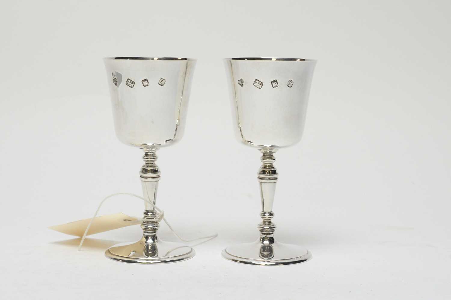 Lot 190 - A pair of silver chalices, by C.J. Vanders Ltd, London 1974