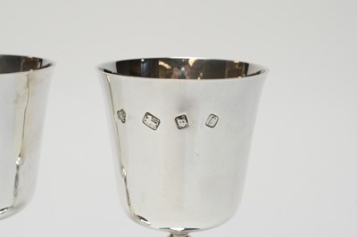 Lot 190 - A pair of silver chalices, by C.J. Vanders Ltd, London 1974