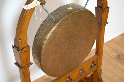 Lot 14 - A early 20th Century oak dinner gong