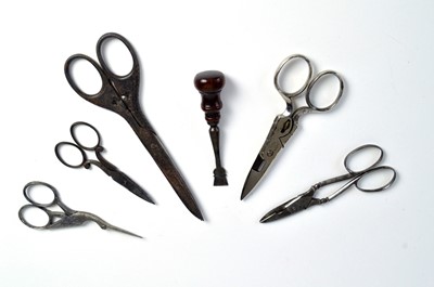 Lot 245 - 18th Century and later buttonhole cutters and scissors
