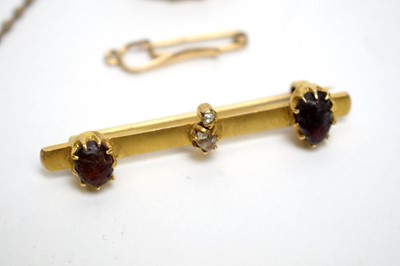 Lot 107 - Assorted gold jewellery, including an 18ct gold pierced tie pin