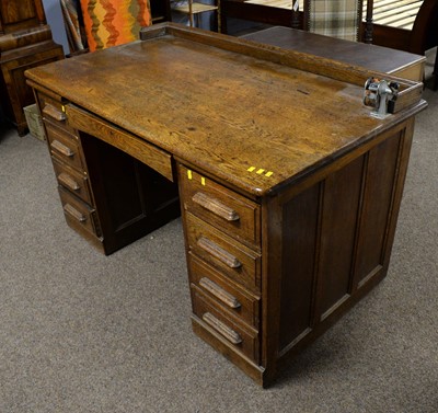 Lot 34 - A retro vintage early/mid 20th Century oak writing desk