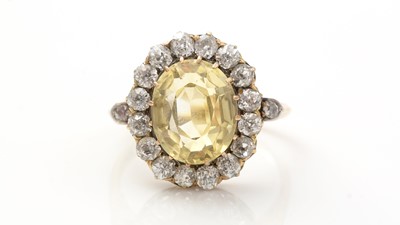 Lot 410 - A yellow sapphire and diamond cluster ring