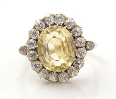 Lot 410 - A yellow sapphire and diamond cluster ring