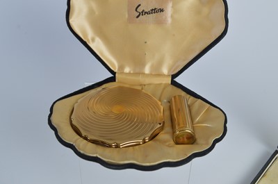 Lot 116 - 1940s cased powder compact and lipstick sets including Stratton and La Rage
