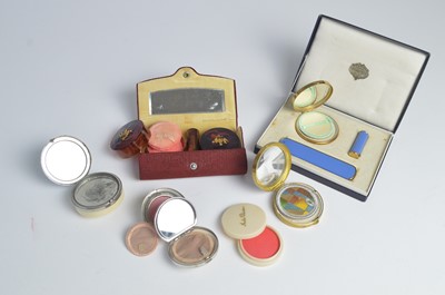 Lot 48 - 1920s face powder boxes and tins
