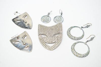 Lot 21 - A 1930s costume jewellery, including a theatrical "Comedy" mask brooch