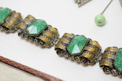 Lot 25 - 1930s Art Deco faux jade and similar costume jewellery