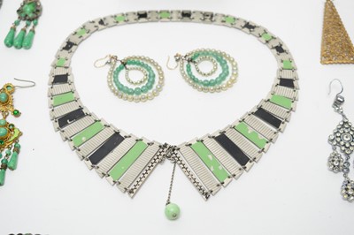 Lot 25 - 1930s Art Deco faux jade and similar costume jewellery