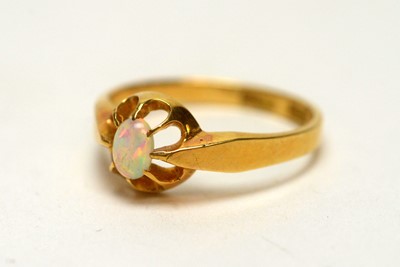 Lot 200 - An opal ring