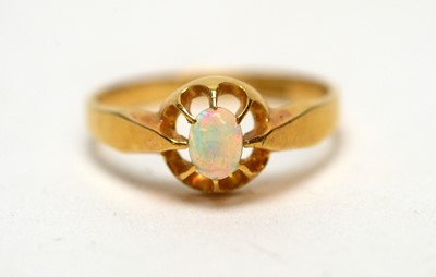 Lot 200 - An opal ring